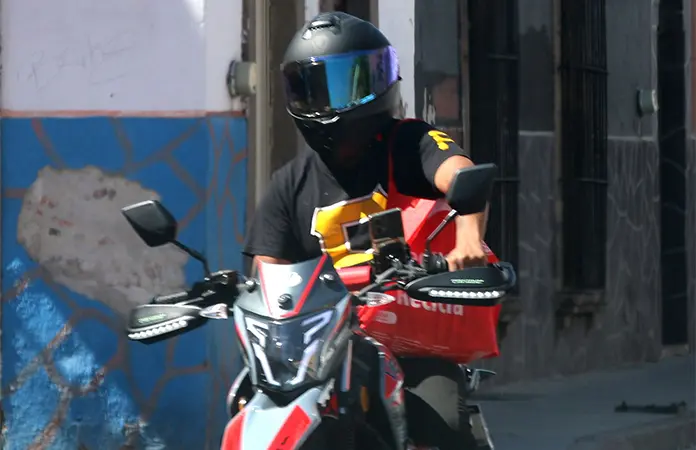 Es obligatorio el uso de casco para los motociclistas