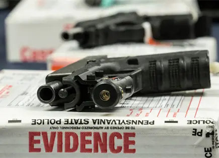 Informe expone c&oacute;mo armas compradas en el sur de EEUU terminan en escenas de crimen del norte