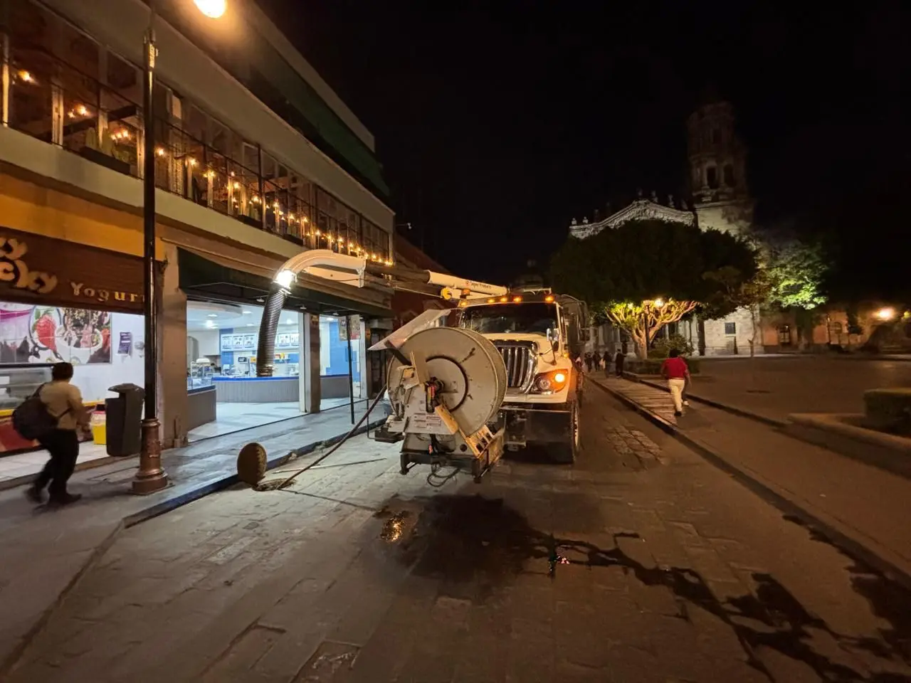 Refuerzan limpieza de drenaje en el Centro ante vacaciones