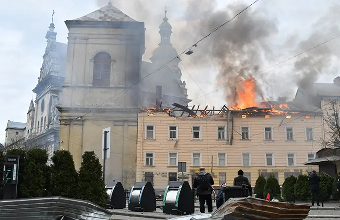 Elevan Moscú y Kiev sus ataques