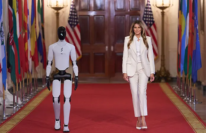 Melania Trump aparece con un robot humanoide