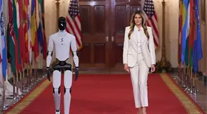 Melania Trump aparece con un robot humanoide