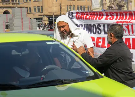 SCT retirará concesión a taxistas por detención ilegal de Ubers SCT retirará concesión a taxistas por detención ilegal de Ubers
