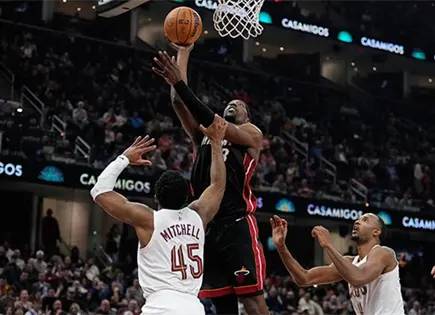 Supera el Heat 120-103 a los Cavs de visitante