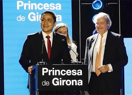 Astrof&iacute;sico mexicano M&eacute;ndez Delgado recibe premio Princesa de Girona en Alcal&aacute;