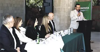 AUTORIDADES RECORREN EL PROYECTO M&Eacute;DICA ORLI