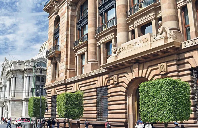 Banxico sorprende con recorte a la tasa