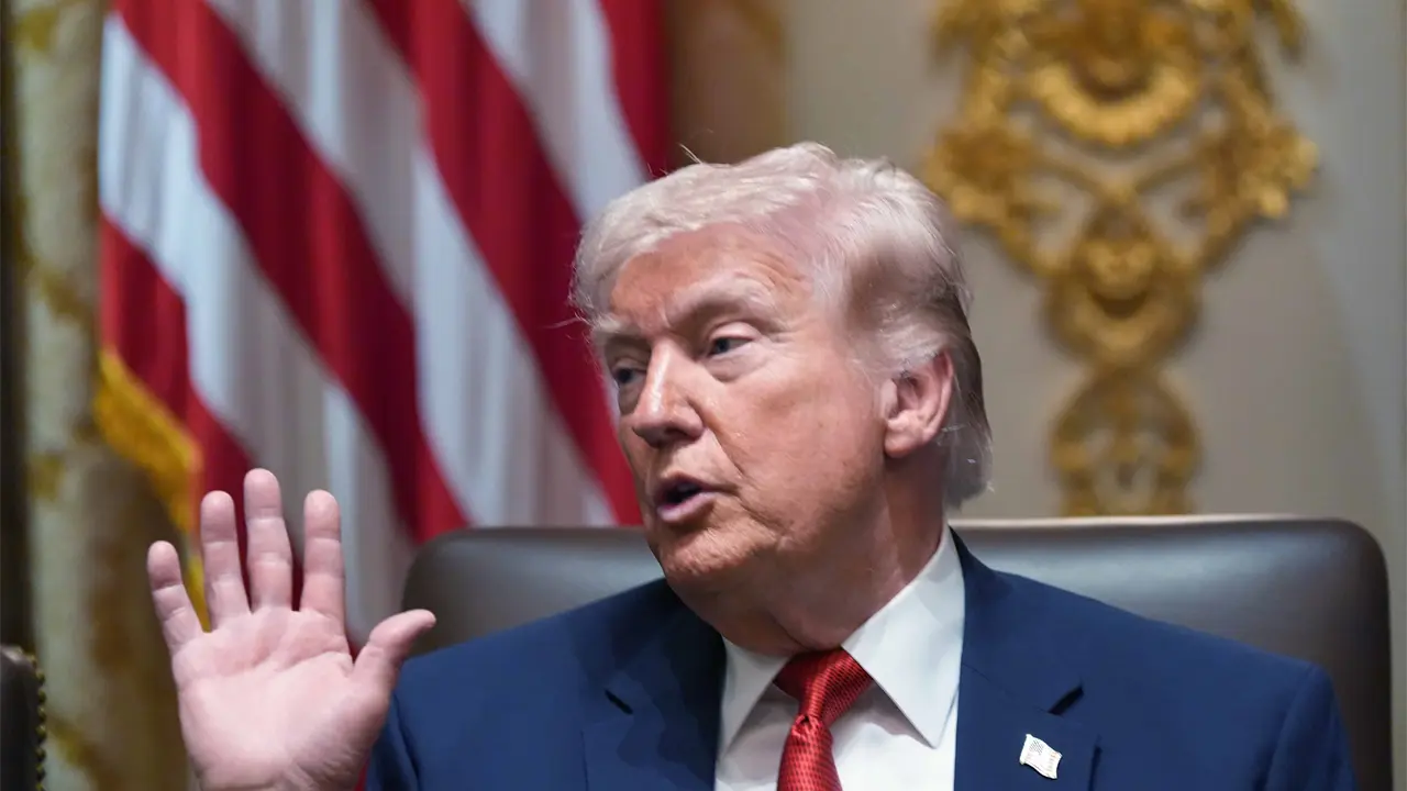 Departamento del Tesoro incluirá firma de Trump en billetes