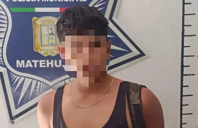 Localizan policías a joven extraviado
