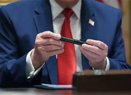 Trump interrumpe reunión del gabinete sobre Irán y el aumento de precios para hablar de plumones Trump interrumpe reunión del gabinete sobre Irán y el aumento de precios para hablar de plumones