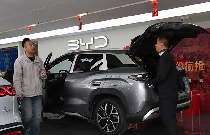 Automotriz china BYD sufre caída