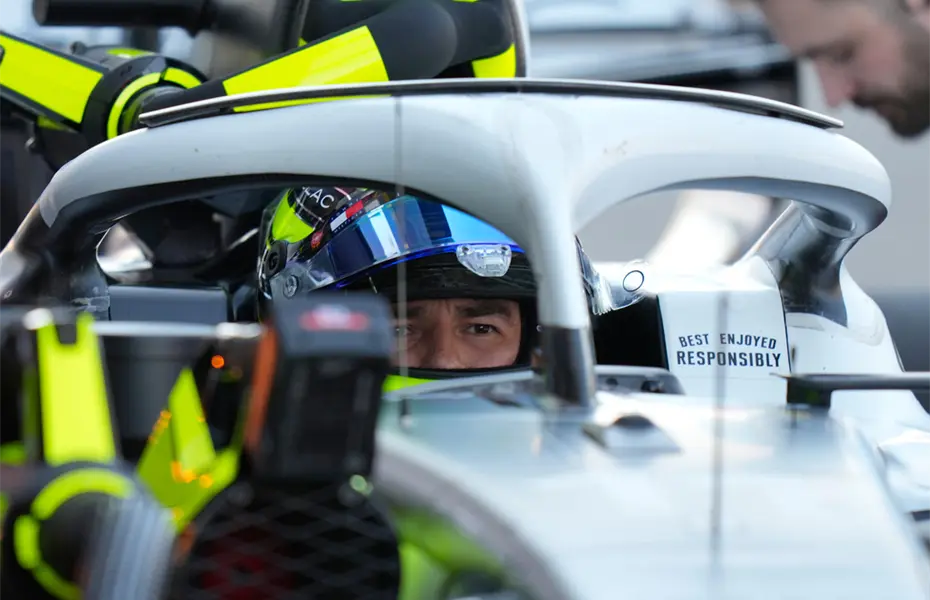 Checo Pérez protagoniza choque y polémica en prácticas de Japón