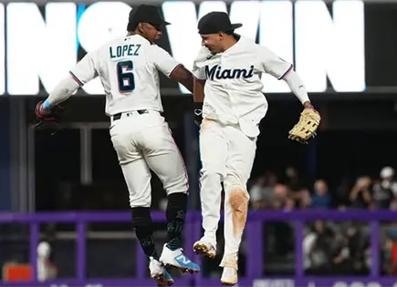 Marlins superan 2-1 a Rockies