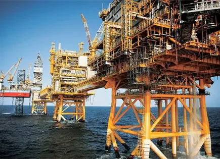 Petr&oacute;leo mexicano rebasa los 100 dpb