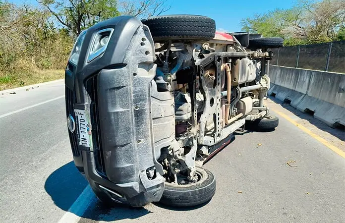 Por falla mecánica una camioneta causa percance