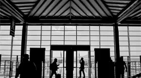 Boletos de avión encarecen 13.2%