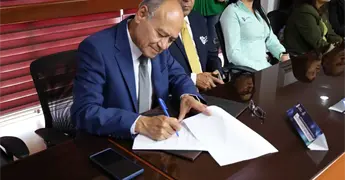 Firman tecnol&oacute;gicos convenio educativo
