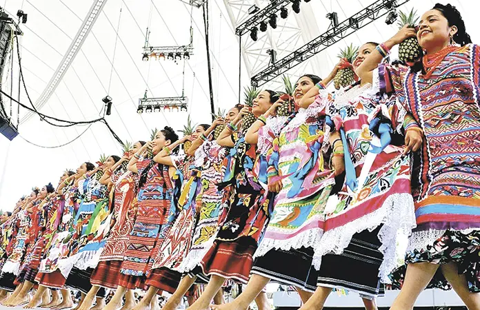 GUELAGUETZA Y GENTE DE ZONA