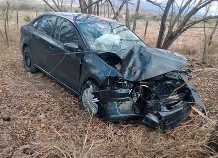 Se estrella carro contra un &aacute;rbol en Tamu&iacute;n 