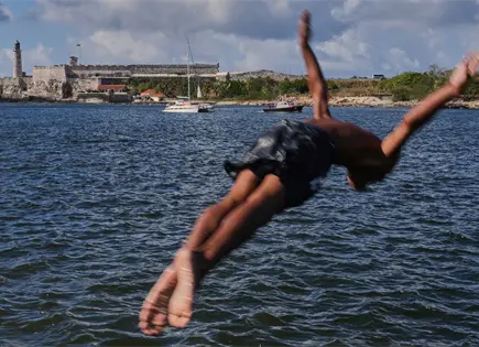 Veleros arribaron a Cuba con ayuda Veleros arribaron a Cuba con ayuda