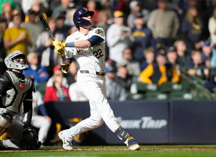 Christian Yelich impulsa remontada y victoria de Cerveceros Milwaukee