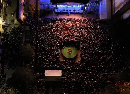 Gente de Zona pone a bailar la Plaza de Aranzaz&uacute;