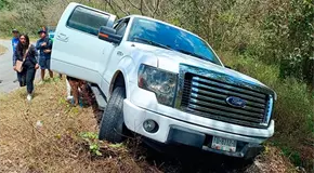 Turistas sufren accidente rumbo a paraje de Tamul