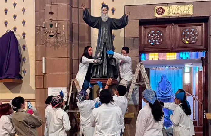 Alumnos del Hábitat limpian La Compañía Alumnos del Hábitat limpian La Compañía