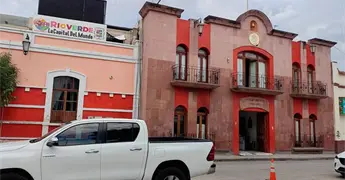 Bur&oacute;cratas solicitan 10% de alza salarial