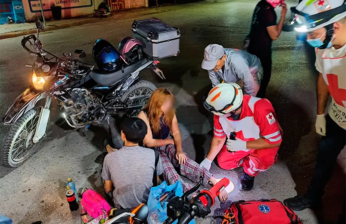 Chofer de camioneta atropella a motociclista