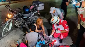 Chofer de camioneta atropella a motociclista