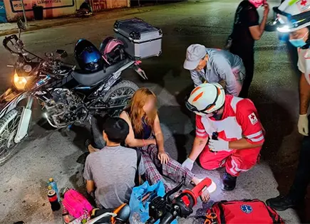 Chofer de camioneta atropella a motociclista