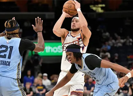 Con Booker a la cabeza, ganan los Suns 131-105