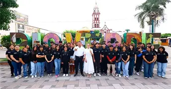 J&oacute;venes ser&aacute;n gu&iacute;as de turistas