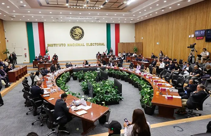 Perfiles afines a 4T aspiran al INE