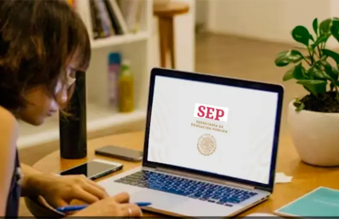 SEP digitaliza trámites para profesionistas y reduce requisitos