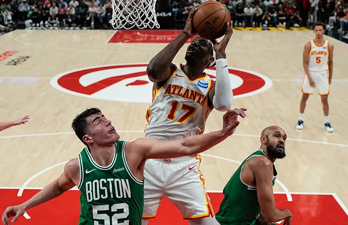 Siguen los Hawks intratables en casa