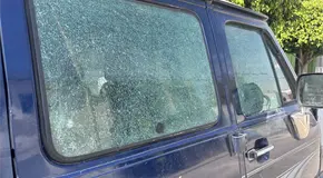 Vandalizan autos en Las Piedras; autoridades no responden