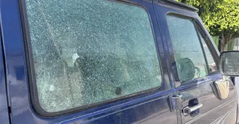 Vandalizan autos en Las Piedras; autoridades no responden