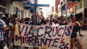 Viacrucis migrante en Tapachula visibiliza protesta de deportados
