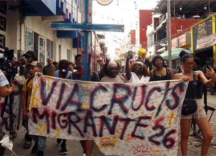 Viacrucis migrante en Tapachula visibiliza protesta de deportados