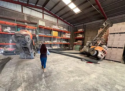 Fallece trabajador aplastado por varillas en bodega