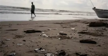 Grupos ecologistas acusan a M&eacute;xico de mentir sobre el origen del derrame en el Golfo