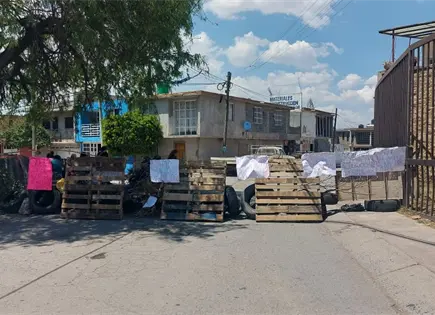 Mantienen bloqueo en la Morelos II por falta de agua