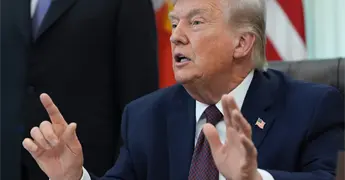 Trump firma orden ejecutiva para crear padr&oacute;n nacional de votantes