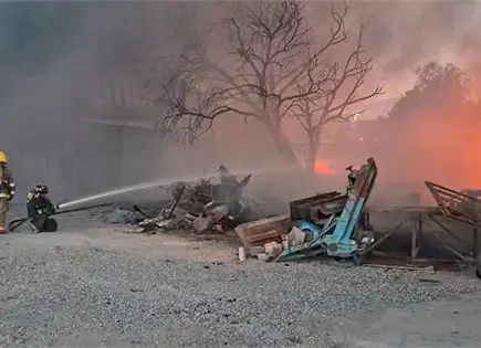 Arde bodega en empresa de la Zona Industrial