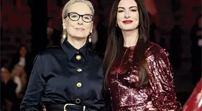 BAILAN AL RITMO DE LOS &Aacute;NGELES AZULES