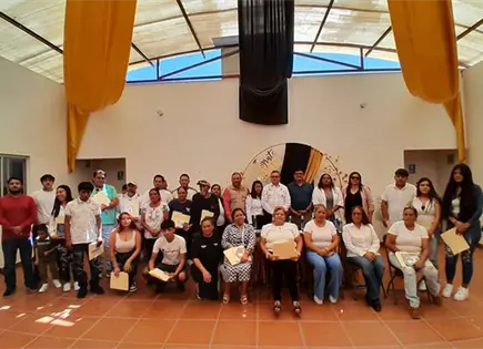 Entrega INEA certificados educativos a los adultos