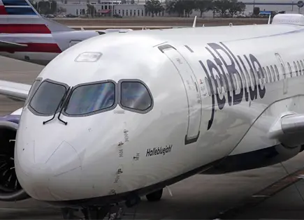 JetBlue aumenta tarifas por equipaje documentado: impacto en pasajeros