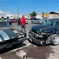 Peatón ocasiona aparatoso accidente al atravesarse
